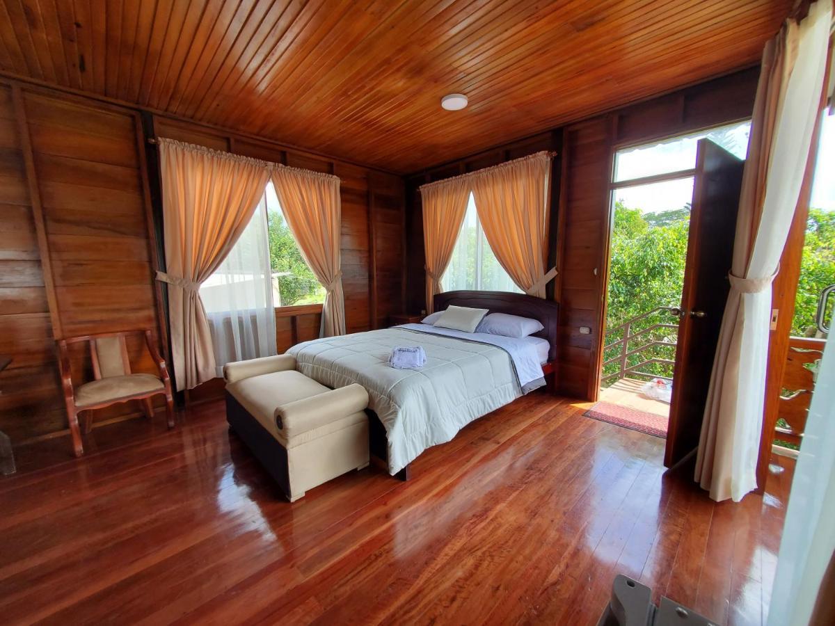 Casa Blanca Hortencia Sucua エクステリア 写真